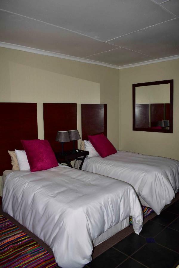 13 Hobson Hotel Secunda Buitenkant foto